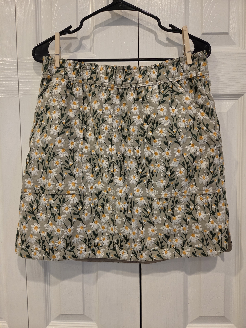 Maeve Anthropologie Daisy Mini Skirt in Cream, Green, and Yellow